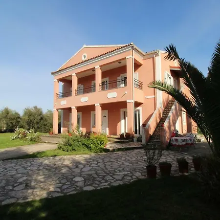 Semesterbostad Karoubis House Kavallouri
