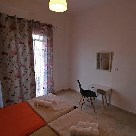 Semesterbostad Karoubis House *